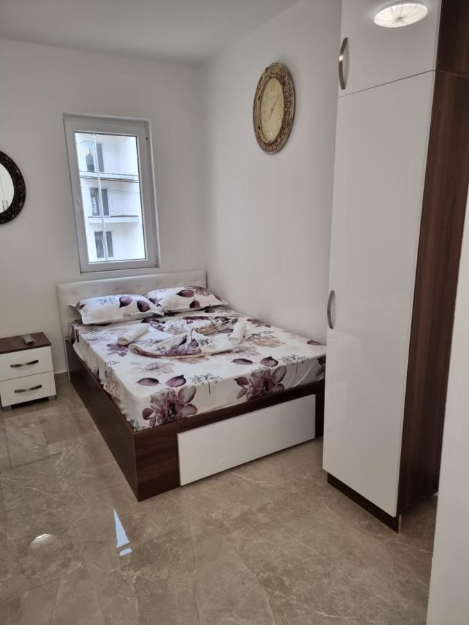 Ebra Lux Apartmani Dobra Voda Luaran gambar