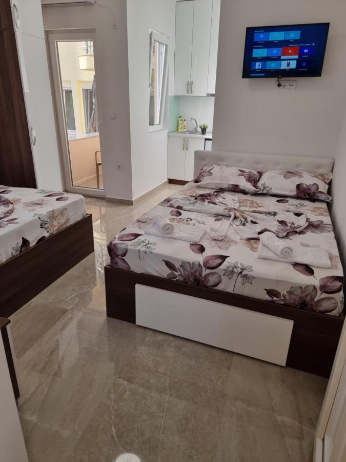 Ebra Lux Apartmani Dobra Voda Luaran gambar