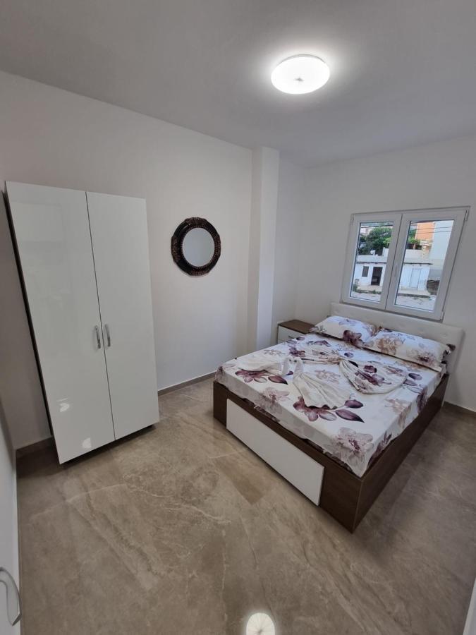 Ebra Lux Apartmani Dobra Voda Luaran gambar