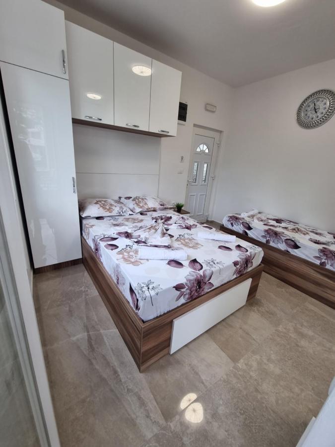 Ebra Lux Apartmani Dobra Voda Luaran gambar