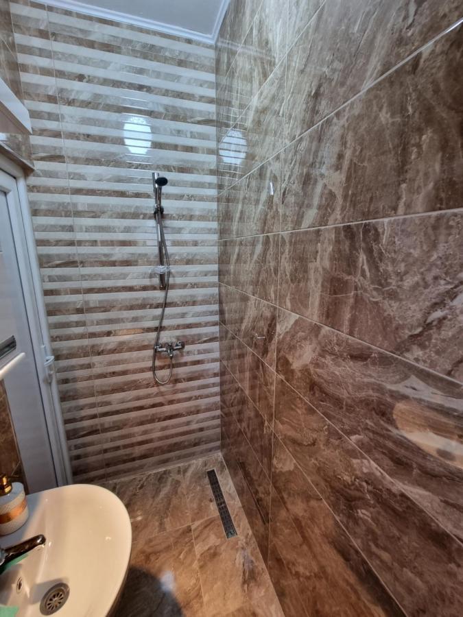 Ebra Lux Apartmani Dobra Voda Luaran gambar