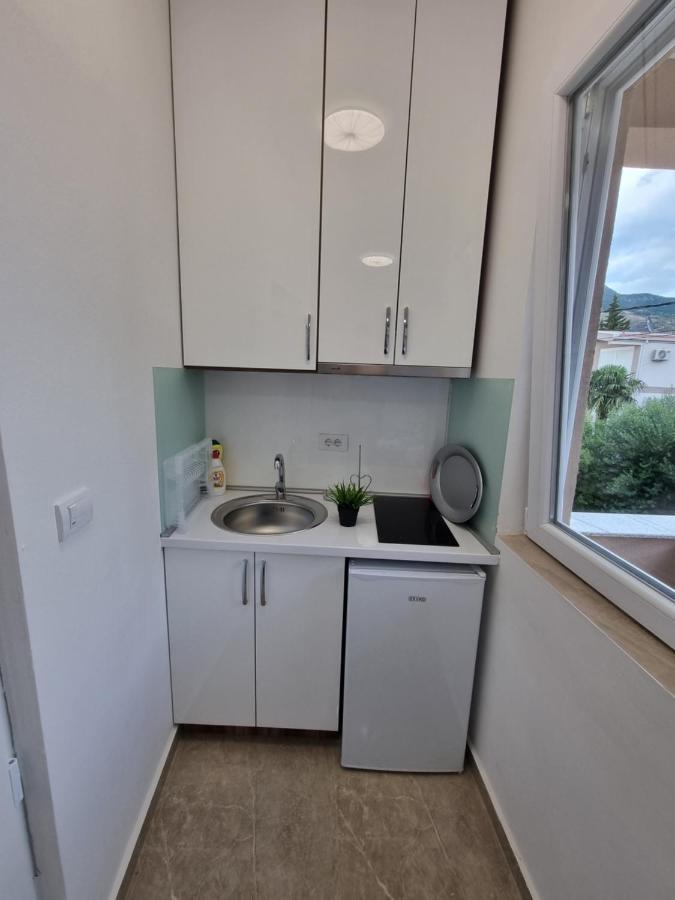 Ebra Lux Apartmani Dobra Voda Luaran gambar