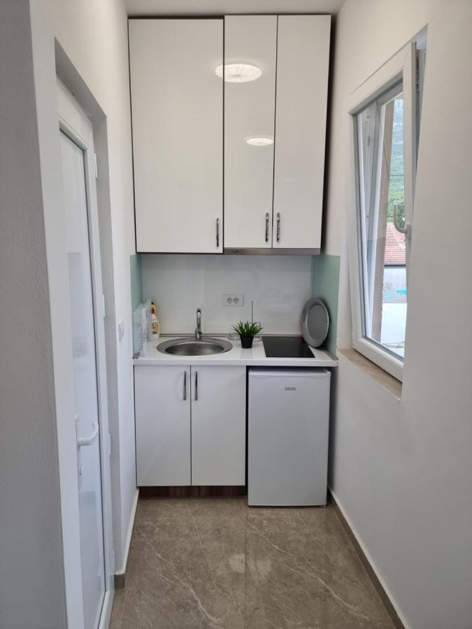 Ebra Lux Apartmani Dobra Voda Luaran gambar
