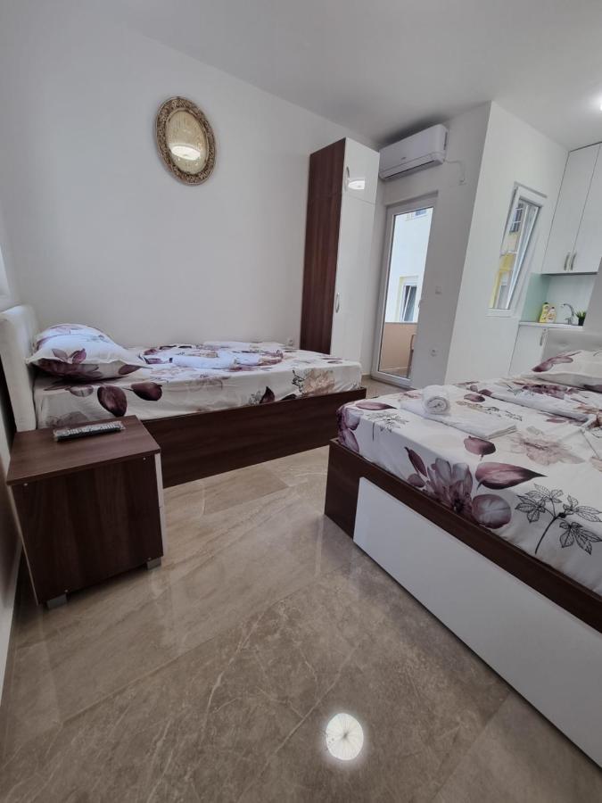 Ebra Lux Apartmani Dobra Voda Luaran gambar