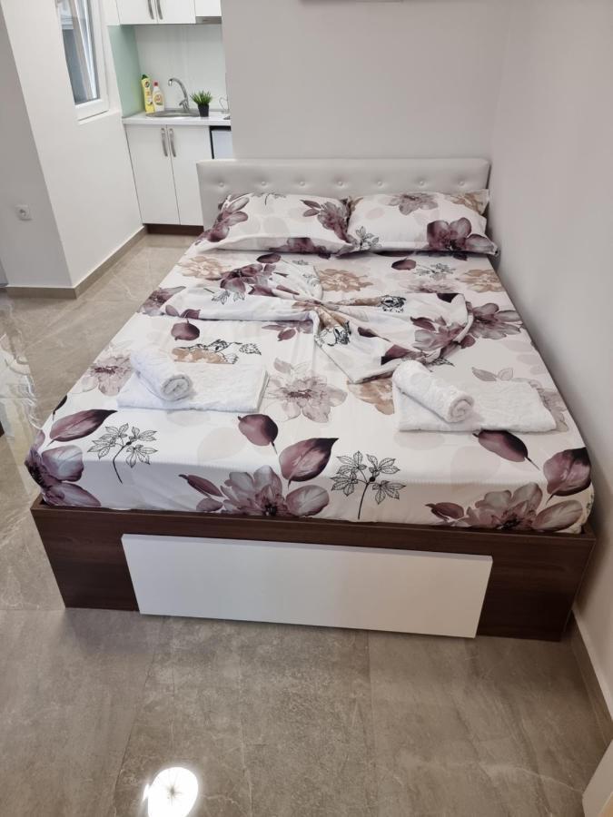 Ebra Lux Apartmani Dobra Voda Luaran gambar