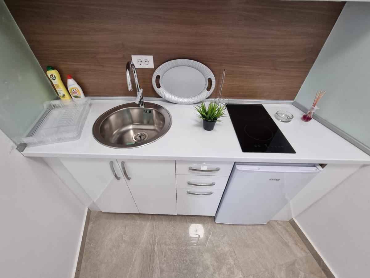 Ebra Lux Apartmani Dobra Voda Luaran gambar