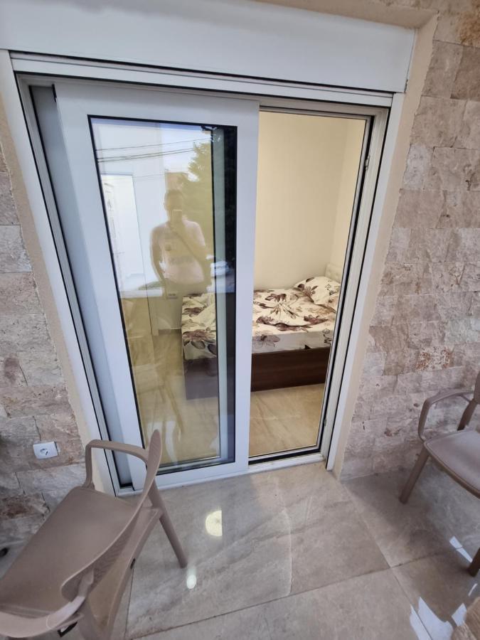 Ebra Lux Apartmani Dobra Voda Luaran gambar