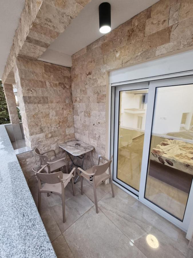 Ebra Lux Apartmani Dobra Voda Luaran gambar
