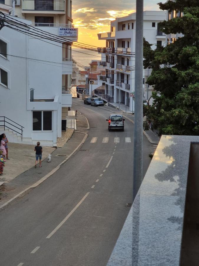 Ebra Lux Apartmani Dobra Voda Luaran gambar