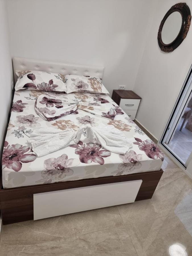 Ebra Lux Apartmani Dobra Voda Luaran gambar