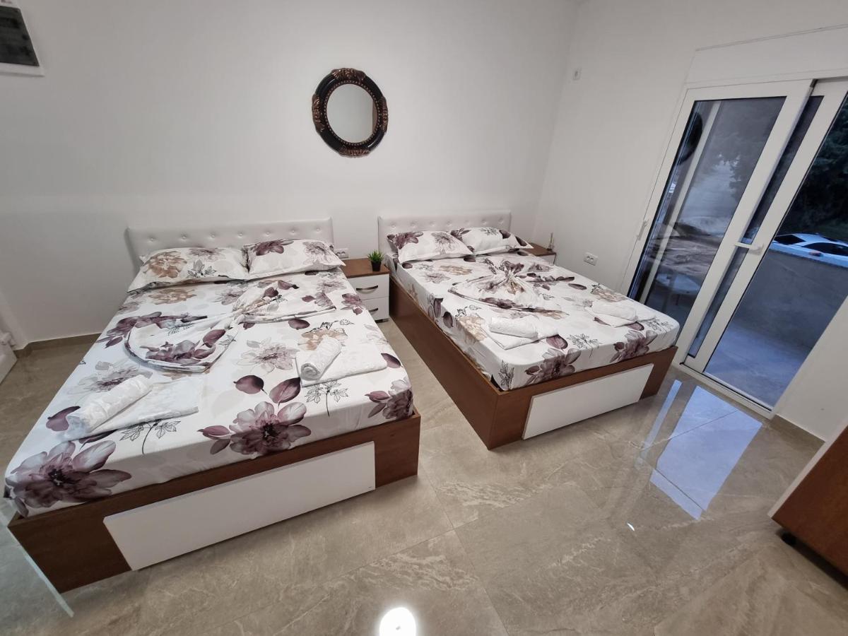 Ebra Lux Apartmani Dobra Voda Luaran gambar
