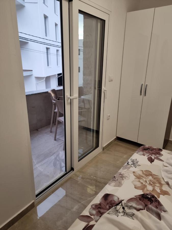 Ebra Lux Apartmani Dobra Voda Luaran gambar