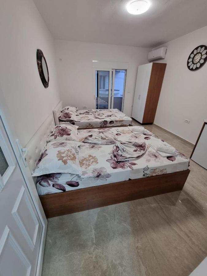 Ebra Lux Apartmani Dobra Voda Luaran gambar