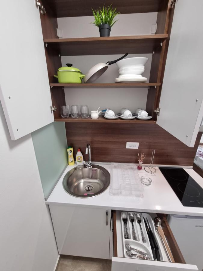 Ebra Lux Apartmani Dobra Voda Luaran gambar