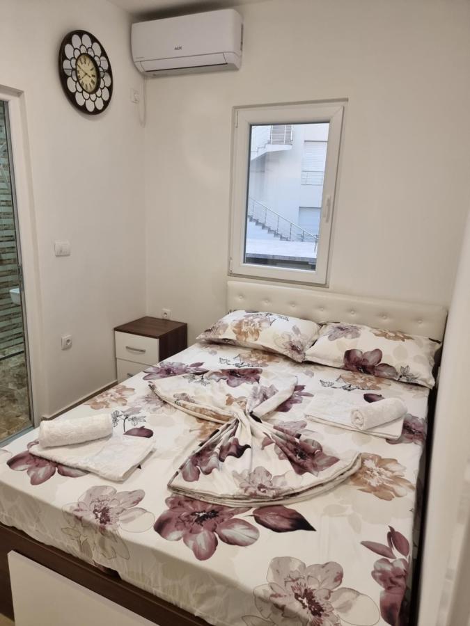 Ebra Lux Apartmani Dobra Voda Luaran gambar