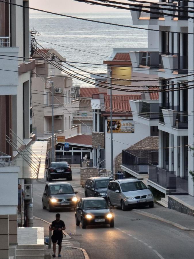 Ebra Lux Apartmani Dobra Voda Luaran gambar