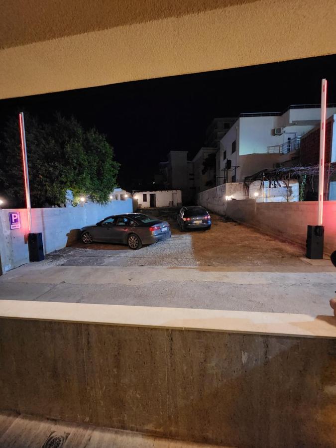 Ebra Lux Apartmani Dobra Voda Luaran gambar