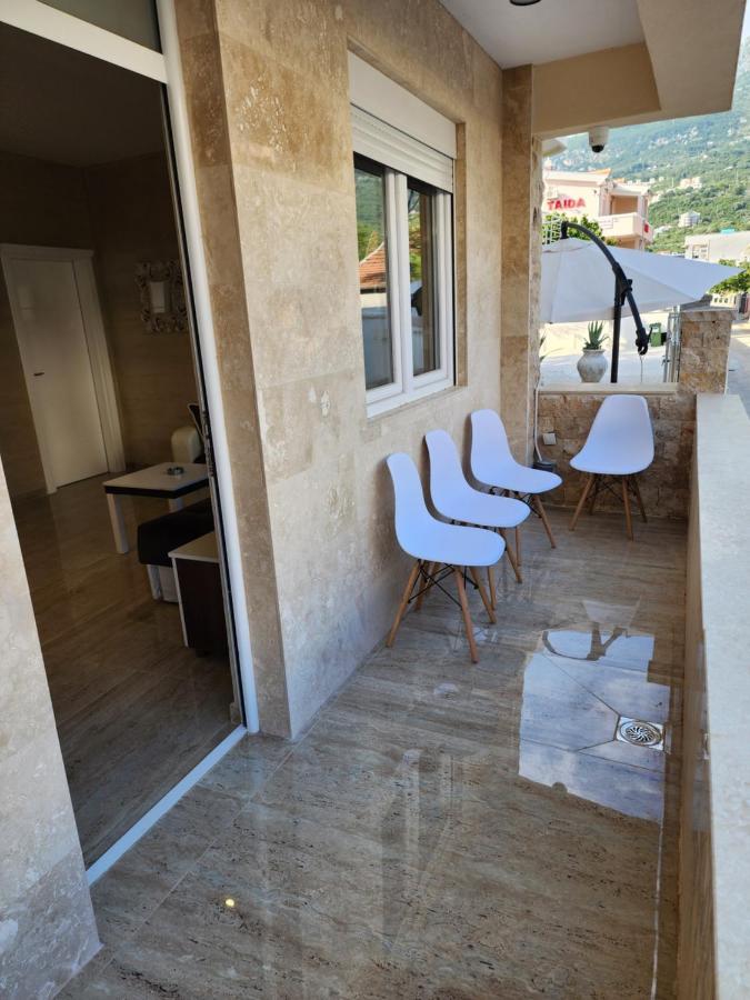 Ebra Lux Apartmani Dobra Voda Luaran gambar