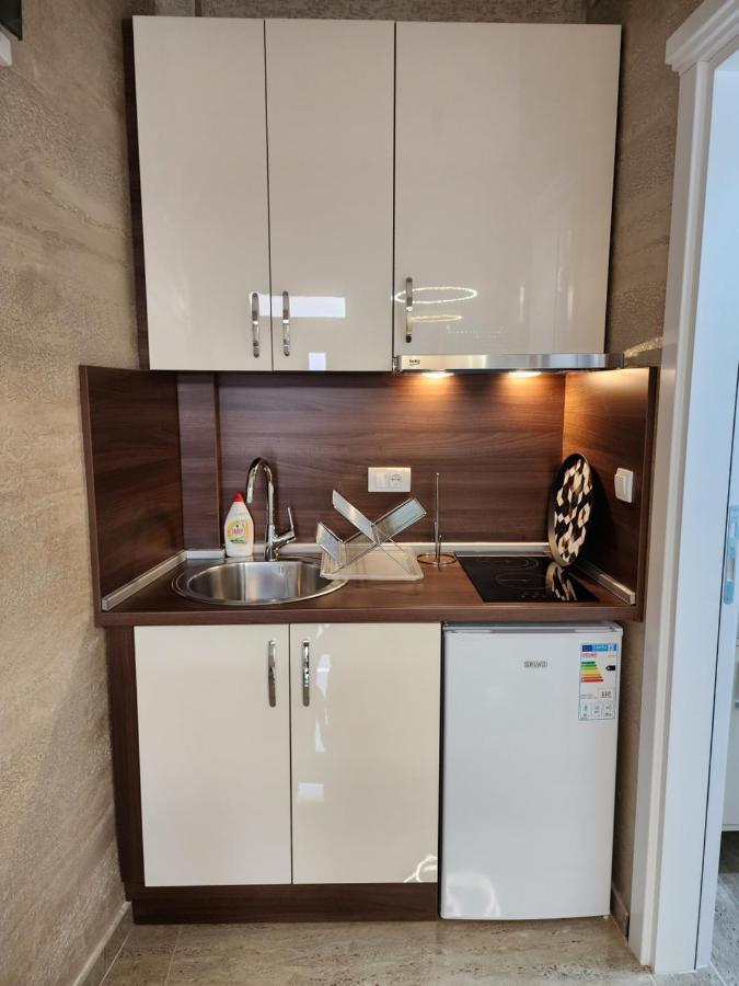 Ebra Lux Apartmani Dobra Voda Luaran gambar