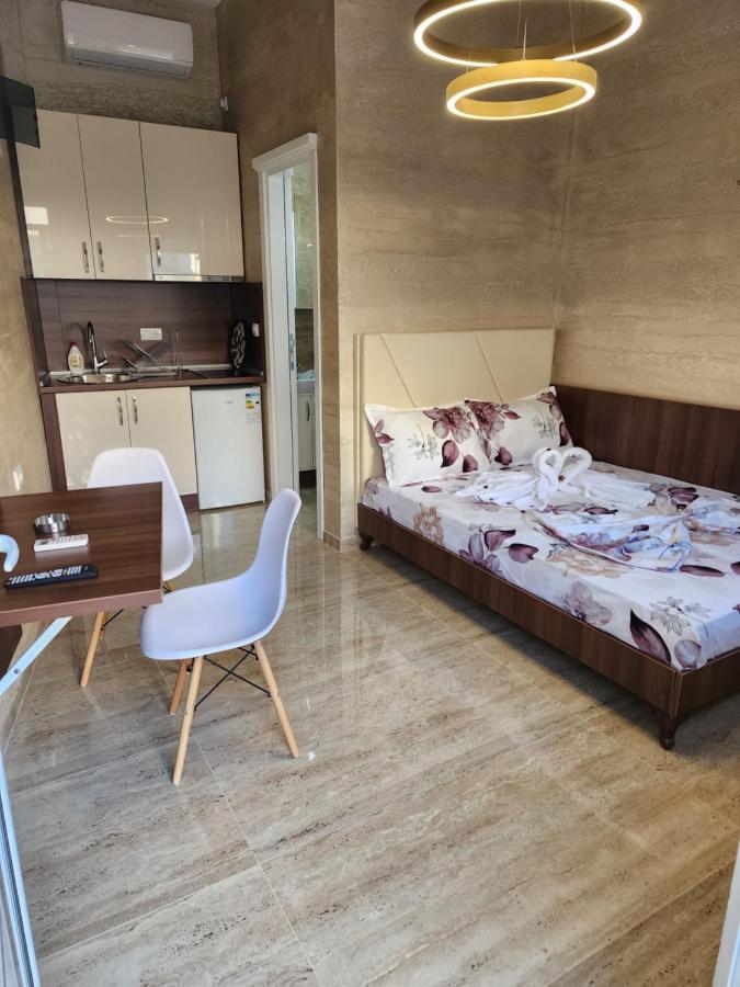Ebra Lux Apartmani Dobra Voda Luaran gambar