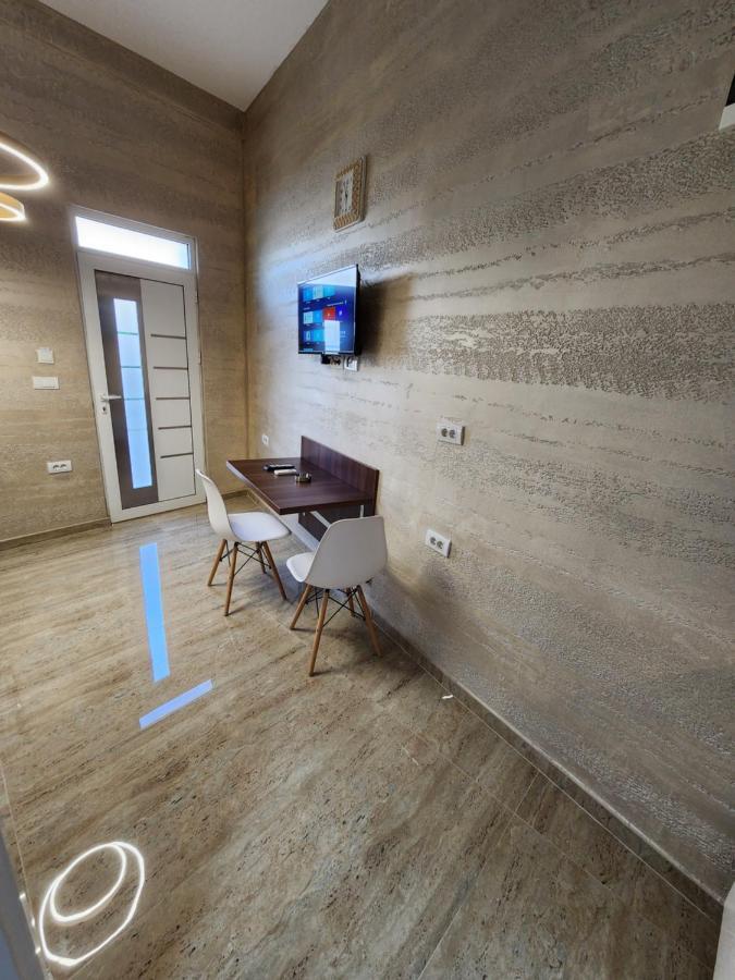 Ebra Lux Apartmani Dobra Voda Luaran gambar