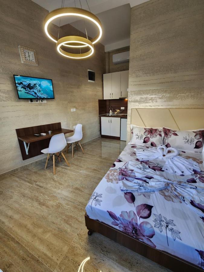 Ebra Lux Apartmani Dobra Voda Luaran gambar