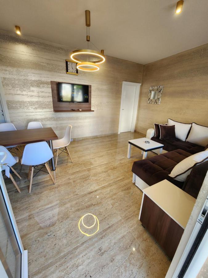 Ebra Lux Apartmani Dobra Voda Luaran gambar