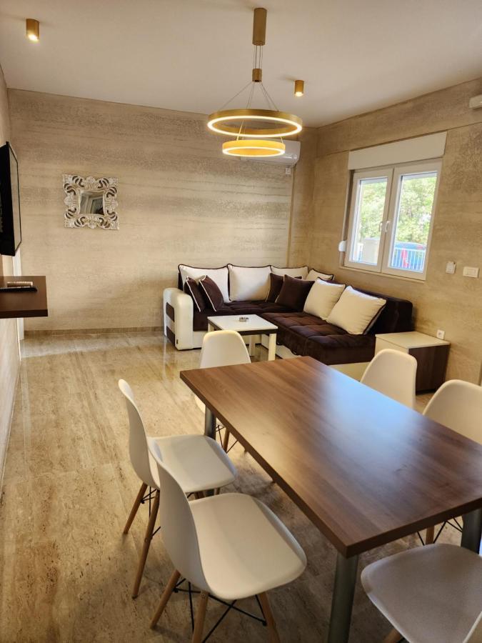 Ebra Lux Apartmani Dobra Voda Luaran gambar