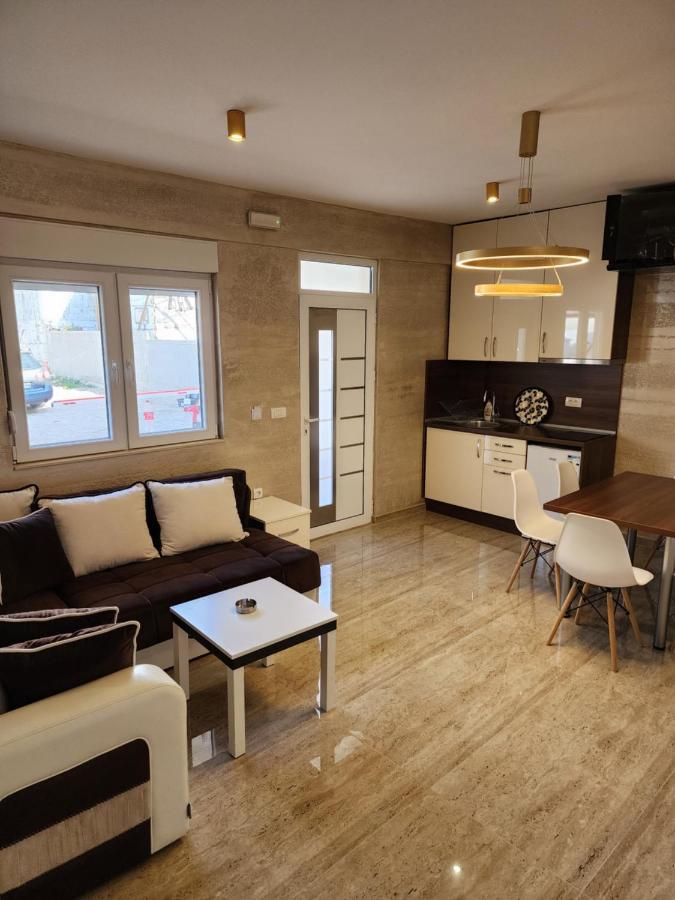 Ebra Lux Apartmani Dobra Voda Luaran gambar