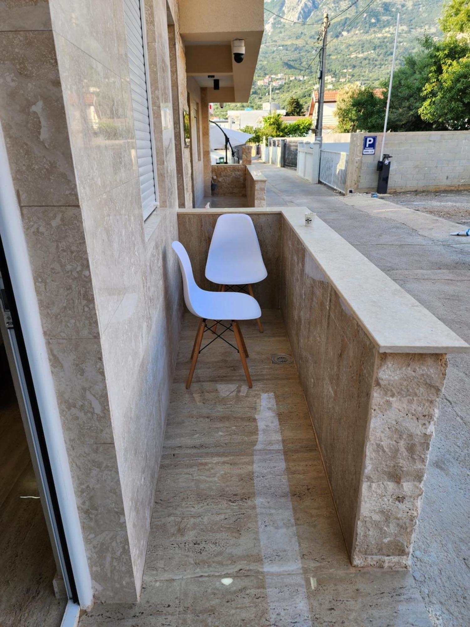 Ebra Lux Apartmani Dobra Voda Luaran gambar